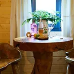Pinewood Park - Tipis, Hot Tubs And Campingplads
