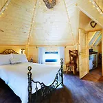 Pinewood Park - Tipis, Hot Tubs And 4* Scarborough