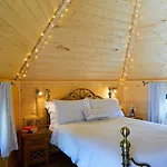 Pinewood Park - Tipis, Hot Tubs And