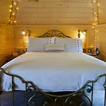 Campingplads Pinewood Park - Tipis, Hot Tubs And Scarborough