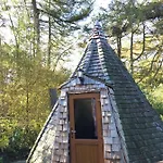 Pinewood Park - Tipis, Hot Tubs And 4*