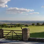 Pinewood Park - Tipis, Hot Tubs And 4*