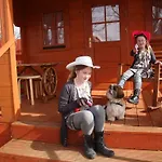 Campingplads Pinewood Park - Tipis, Hot Tubs And