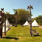 Pinewood Park - Tipis, Hot Tubs And Campingplads