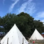 Campingplads Pinewood Park - Tipis, Hot Tubs And