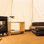 Campingplads Pinewood Park - Tipis, Hot Tubs And