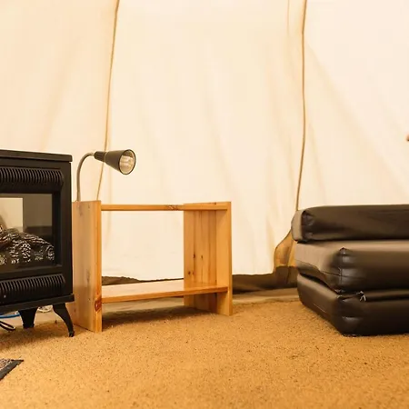 Campingplatz Pinewood Park - Tipis, Hot Tubs And