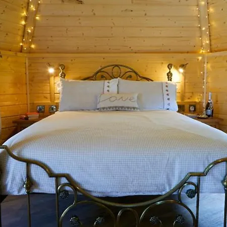 Kamp alanı Pinewood Park - Tipis, Hot Tubs And Scarborough