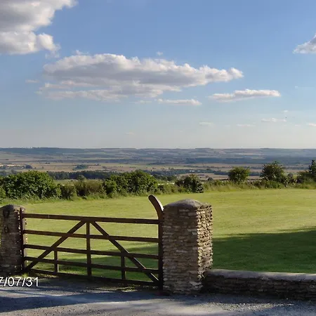 Pinewood Park - Tipis, Hot Tubs And 4*
