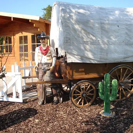 Pinewood Park - Tipis, Hot Tubs And