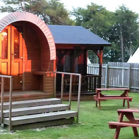 Pinewood Park - Tipis, Hot Tubs And 4* Scarborough
