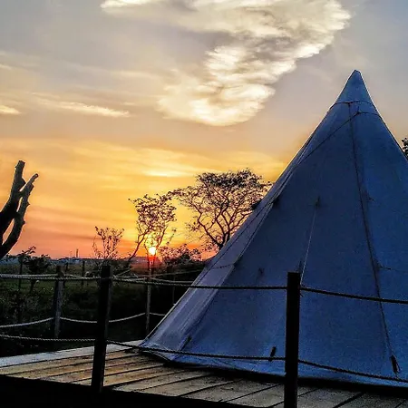 Pinewood Park - Tipis, Hot Tubs And 4* Scarborough