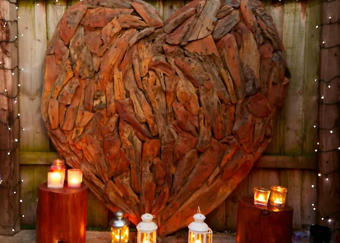 Pinewood Park - Tipis, Hot Tubs And