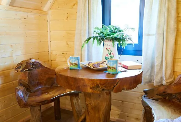 Pinewood Park - Tipis, Hot Tubs And Camping 4*