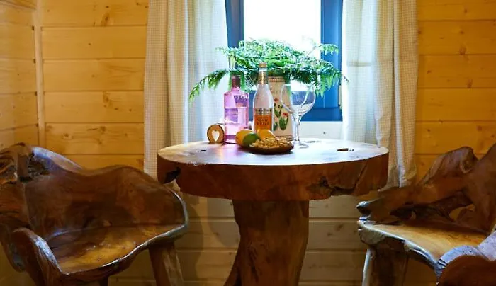 Pinewood Park - Tipis, Hot Tubs And Camping