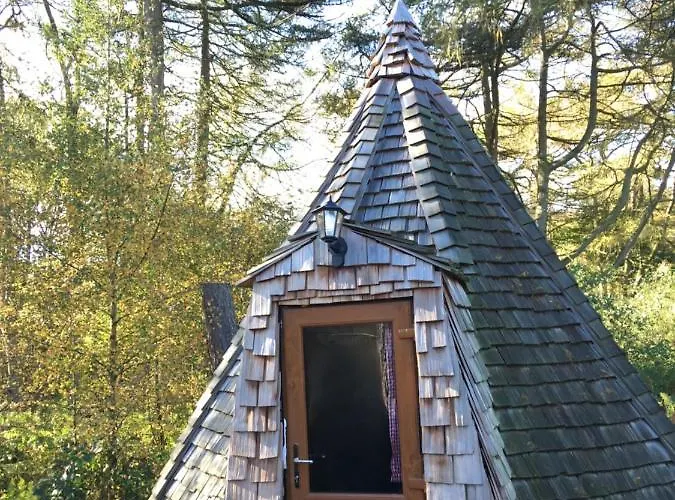 Pinewood Park - Tipis, Hot Tubs And 4*