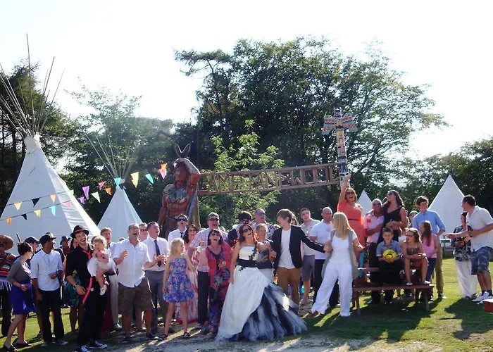 Pinewood Park - Tipis, Hot Tubs And Camping