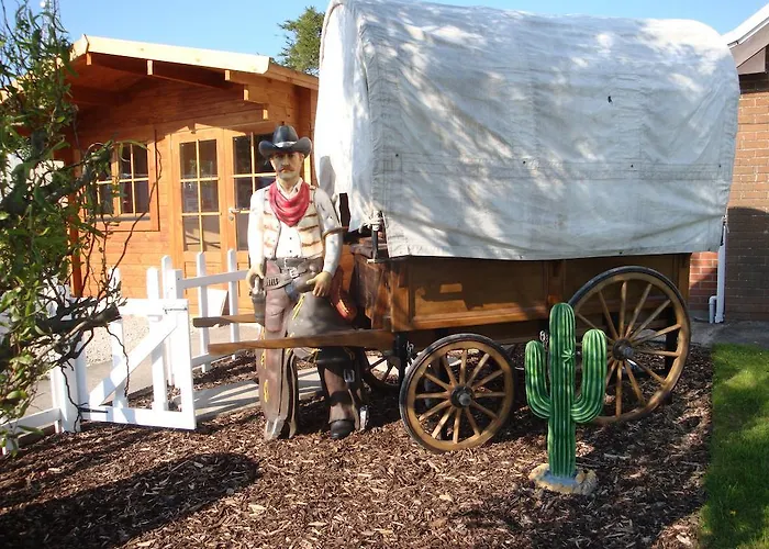 Pinewood Park - Tipis, Hot Tubs And