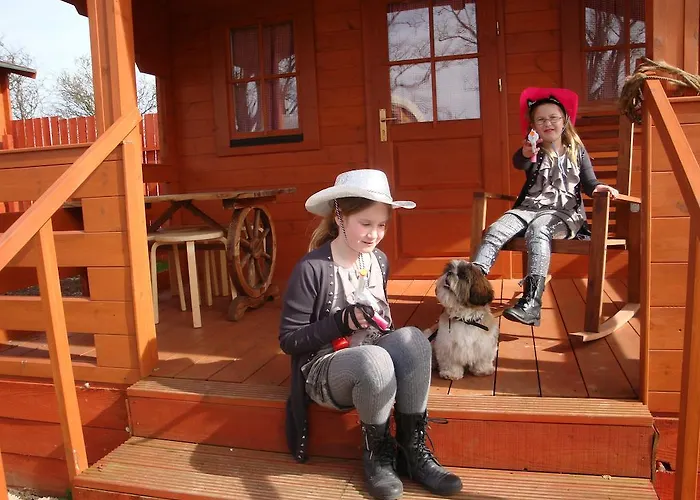 Camping Pinewood Park - Tipis, Hot Tubs And