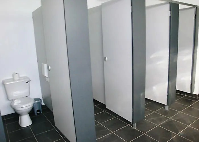 Camping Pinewood Park - Tipis, Hot Tubs And 4*