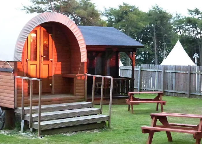 Pinewood Park - Tipis, Hot Tubs And 4* Scarborough