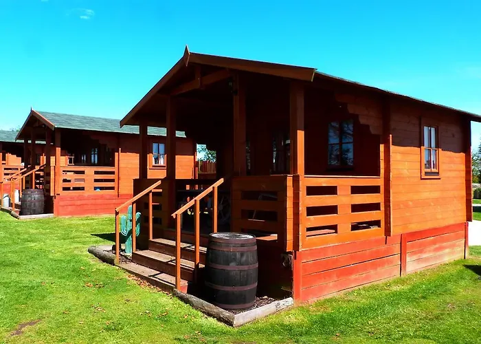 Pinewood Park - Tipis, Hot Tubs And Camping