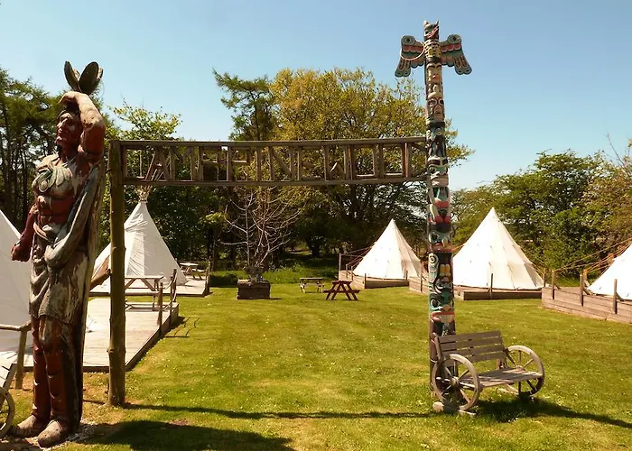 Pinewood Park - Tipis, Hot Tubs And Camping