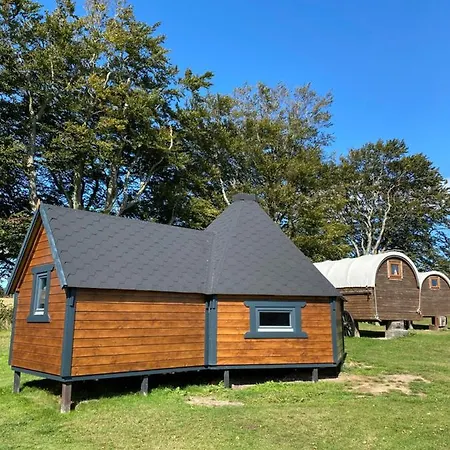 Pinewood Park - Tipis, Hot Tubs And Campsite 4*