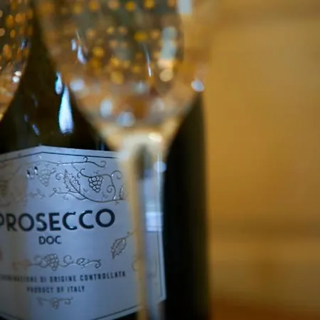 Pinewood Park - Tipis, Hot Tubs And مكان تخييم 4*