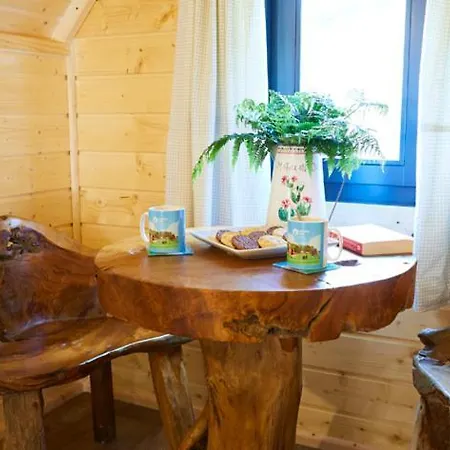 Pinewood Park - Tipis, Hot Tubs And Campsite 4*