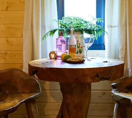 Pinewood Park - Tipis, Hot Tubs And Campsite