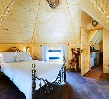 Pinewood Park - Tipis, Hot Tubs And 4* Scarborough