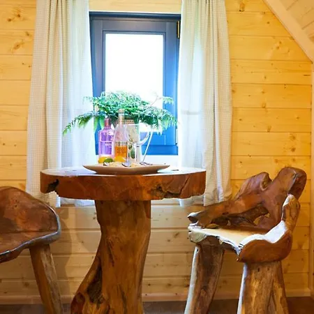 Pinewood Park - Tipis, Hot Tubs And Campsite
