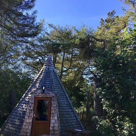 Pinewood Park - Tipis, Hot Tubs And 4* Scarborough