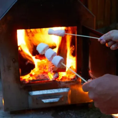 Pinewood Park - Tipis, Hot Tubs And Campsite 4*
