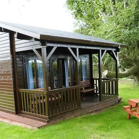 Campsite Pinewood Park - Tipis, Hot Tubs And 4*