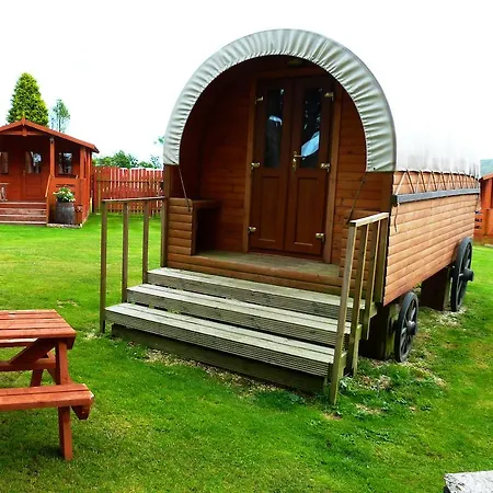Pinewood Park - Tipis, Hot Tubs And Campsite Scarborough