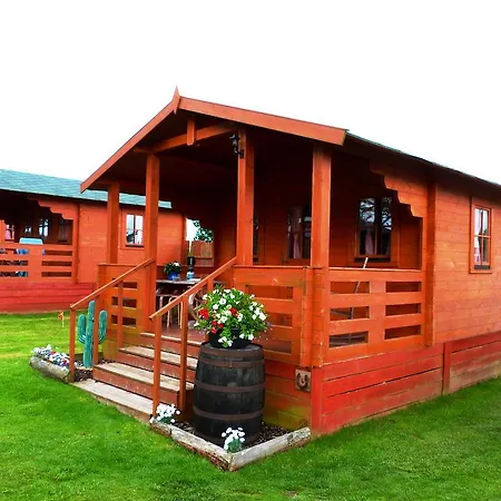 Pinewood Park - Tipis, Hot Tubs And Scarborough