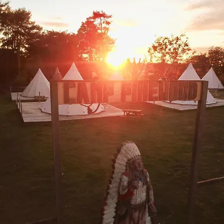 Pinewood Park - Tipis, Hot Tubs And 4*