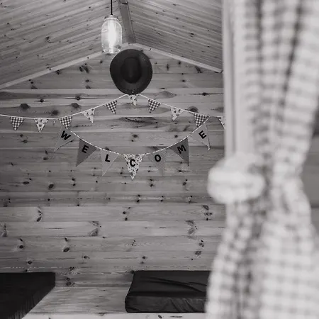 Pinewood Park - Tipis, Hot Tubs And