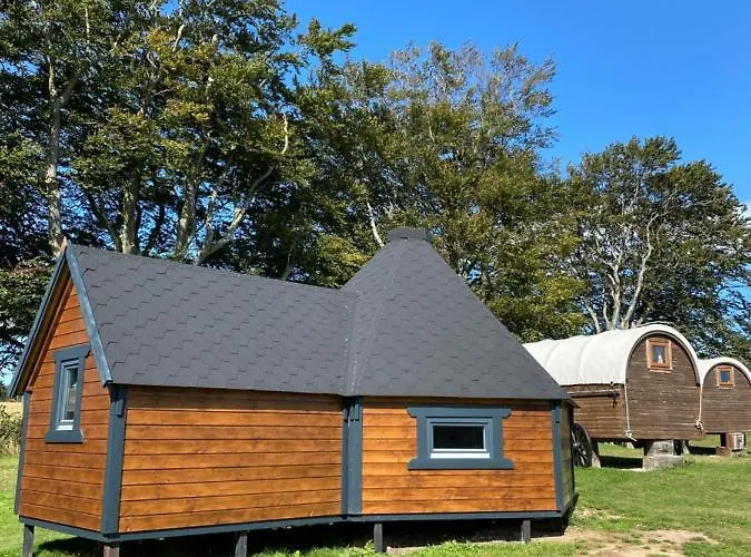 Pinewood Park - Tipis, Hot Tubs And Kemping 4*