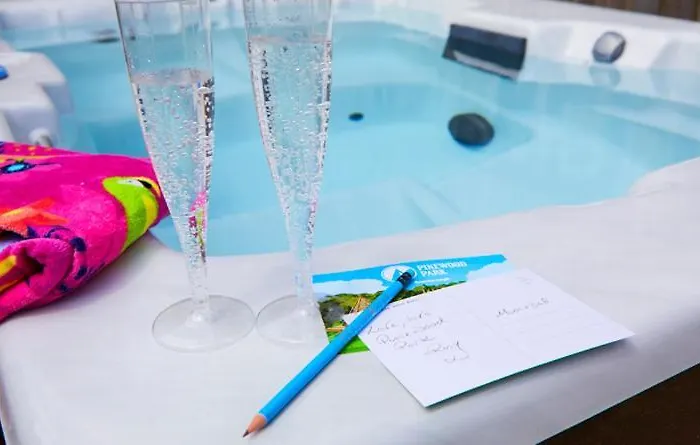 Pinewood Park - Tipis, Hot Tubs And Kemping Scarborough