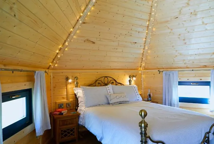 Pinewood Park - Tipis, Hot Tubs And