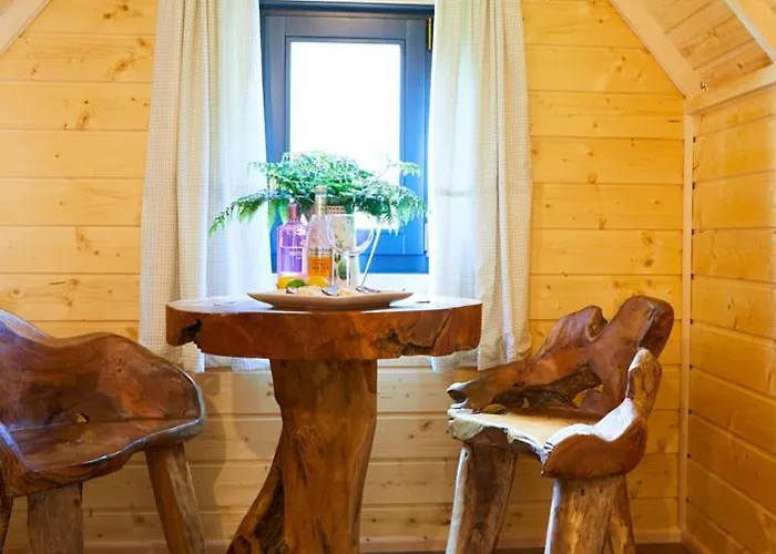 Pinewood Park - Tipis, Hot Tubs And Kemping