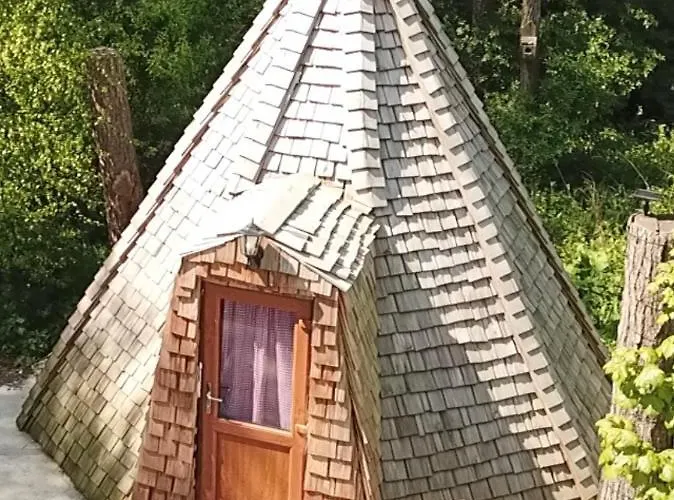 Pinewood Park - Tipis, Hot Tubs And Kemping