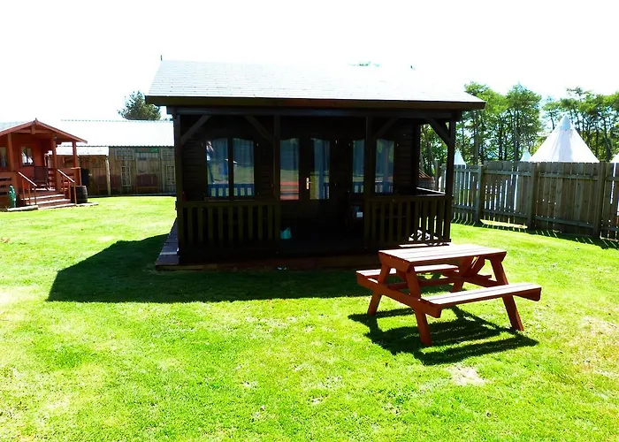 Kemping Pinewood Park - Tipis, Hot Tubs And 4*