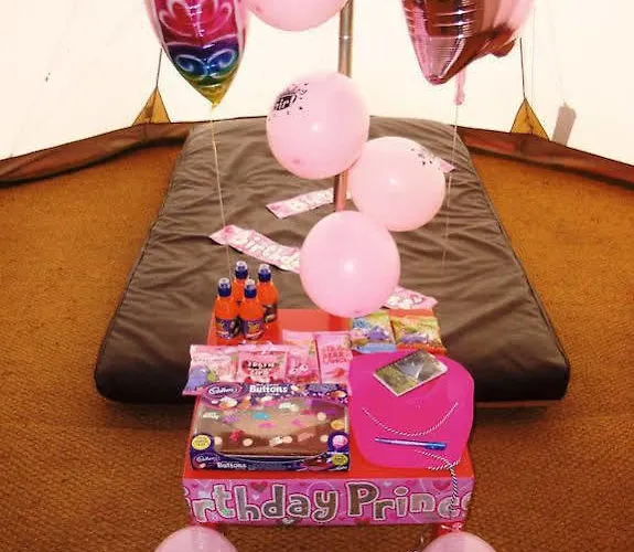 Pinewood Park - Tipis, Hot Tubs And Kemping 4*