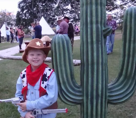 Pinewood Park - Tipis, Hot Tubs And 4* Scarborough