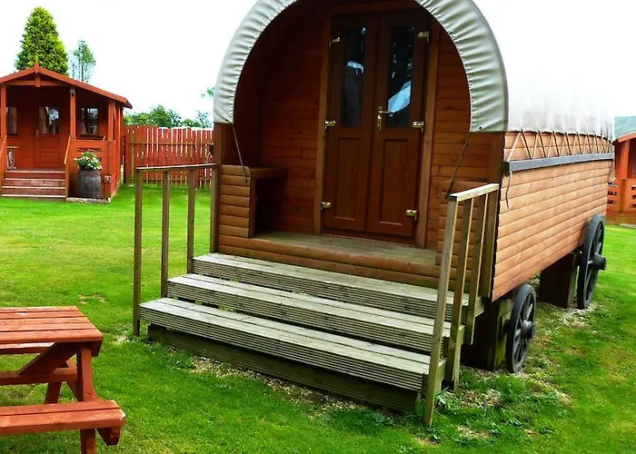Pinewood Park - Tipis, Hot Tubs And Kemping Scarborough